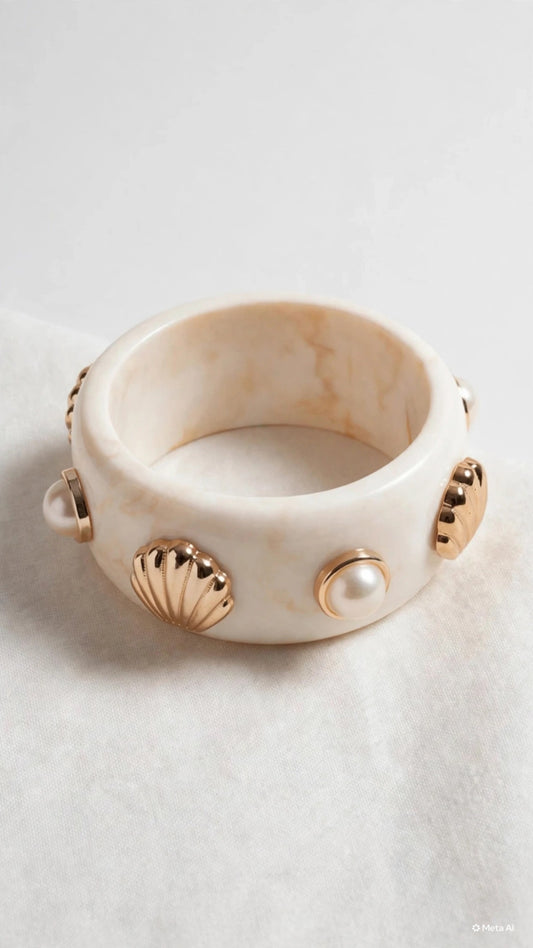 RESIN PEARL SHELL BANGLE 💛